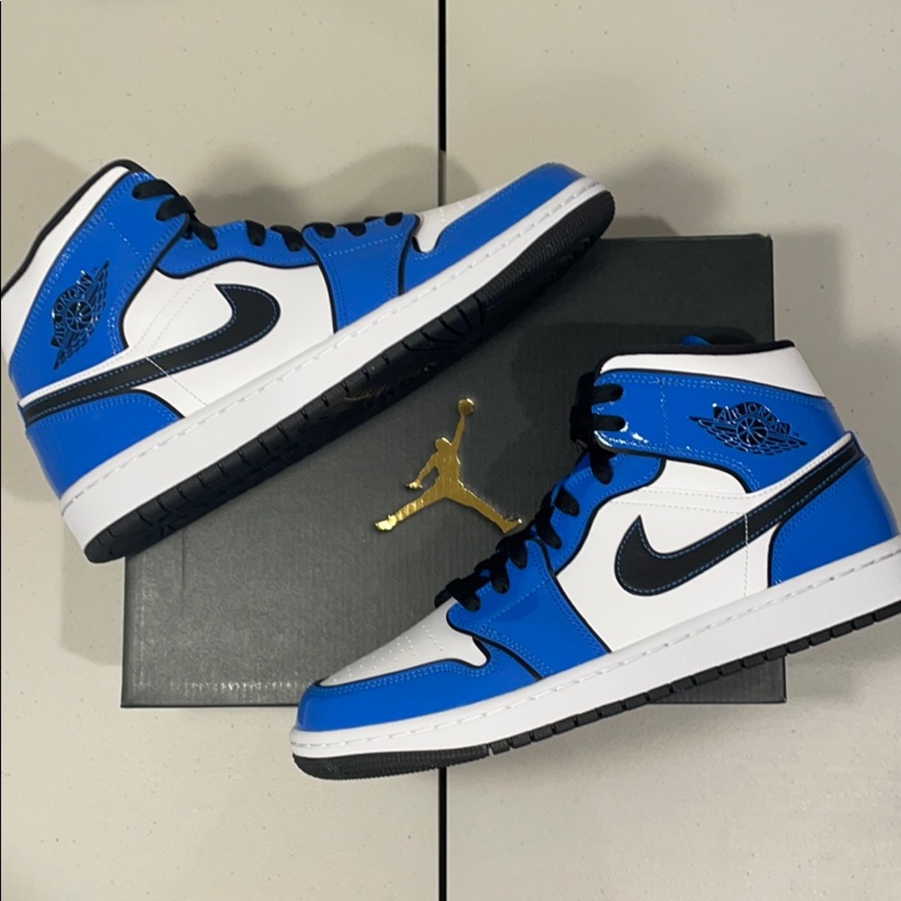 NEW Nike Air Jordan 1 Mid SE “Signal Blue”